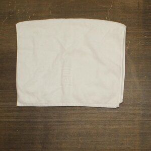 Matouk Auberge 'R' Monogrammed Cotton Letter Hand Towel T334-R-HTOW White 20x32